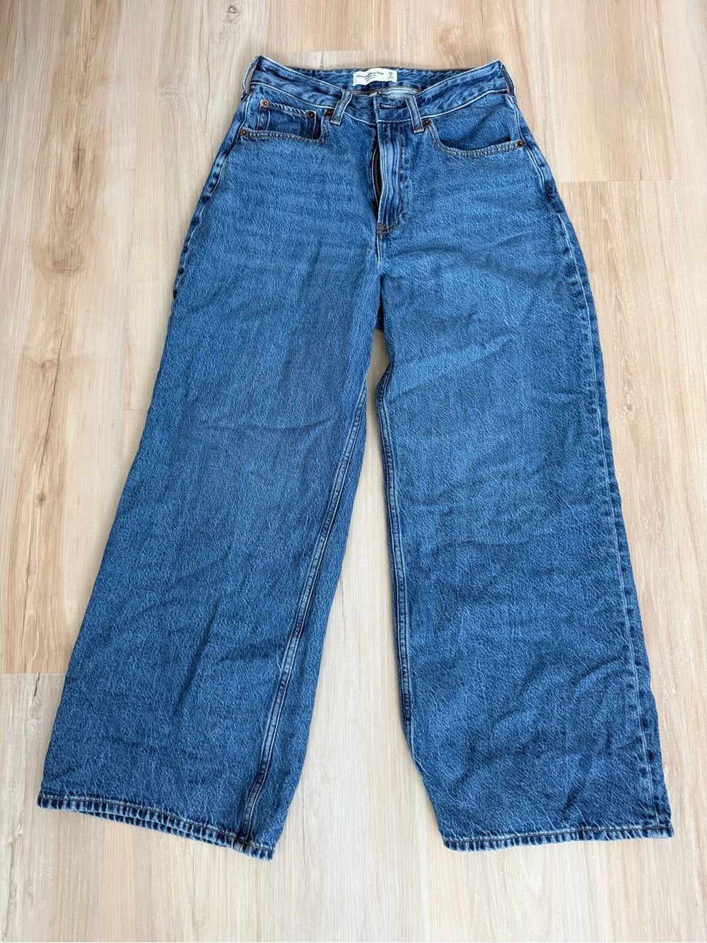 Abercrombie wide leg curve love jeans - short length